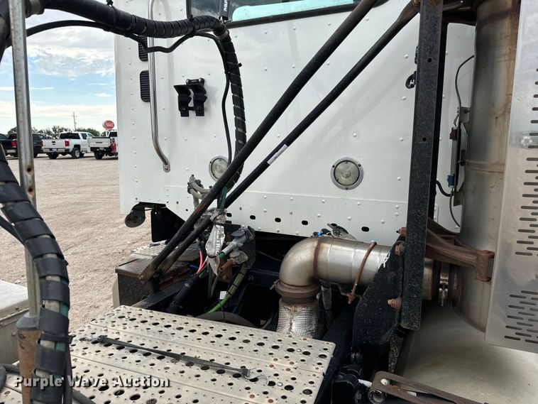 image for item LF9995 2013 Freightliner Coronado 122 semi truck