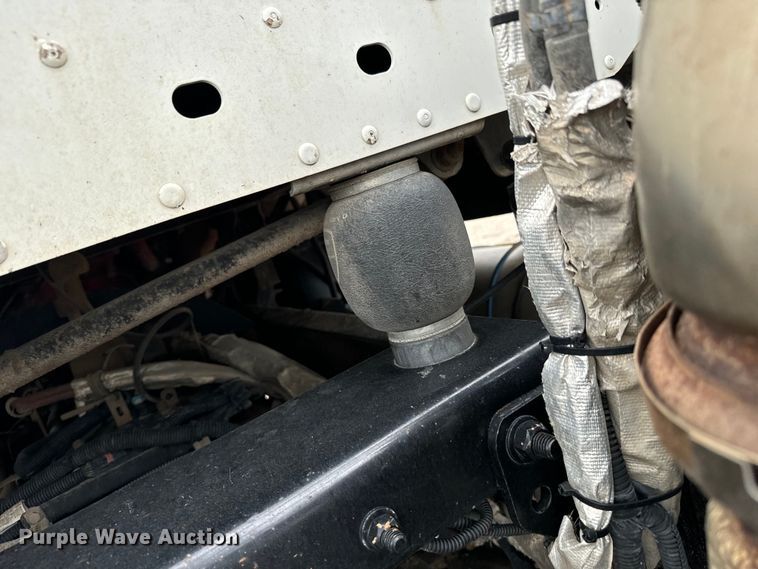 image for item LF9995 2013 Freightliner Coronado 122 semi truck