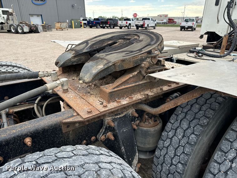 image for item LF9995 2013 Freightliner Coronado 122 semi truck