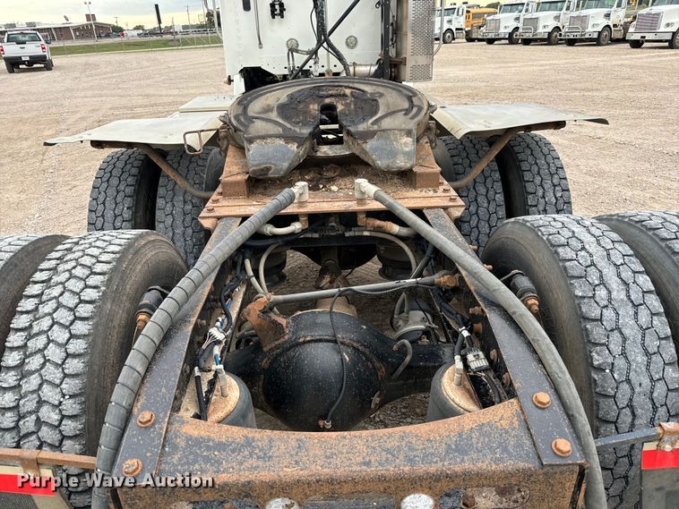 image for item LF9995 2013 Freightliner Coronado 122 semi truck