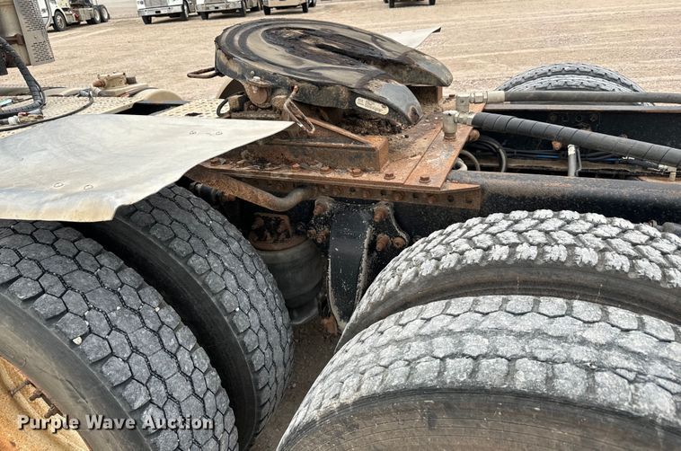 image for item LF9995 2013 Freightliner Coronado 122 semi truck