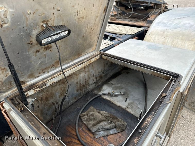 image for item LF9995 2013 Freightliner Coronado 122 semi truck