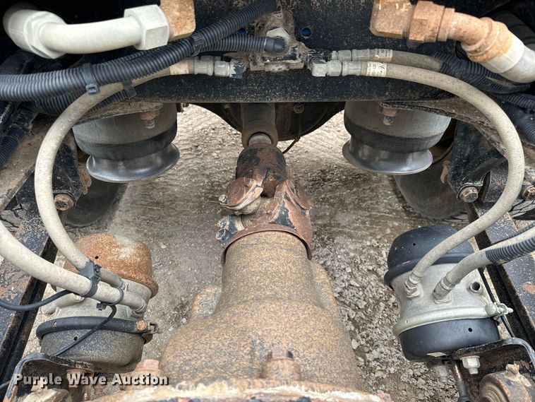 image for item LF9995 2013 Freightliner Coronado 122 semi truck