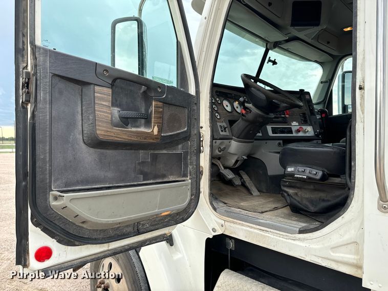 image for item LF9995 2013 Freightliner Coronado 122 semi truck