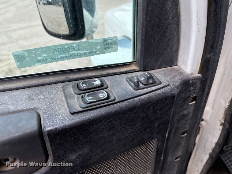 image for item LF9995 2013 Freightliner Coronado 122 semi truck