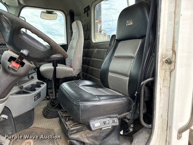 image for item LF9995 2013 Freightliner Coronado 122 semi truck