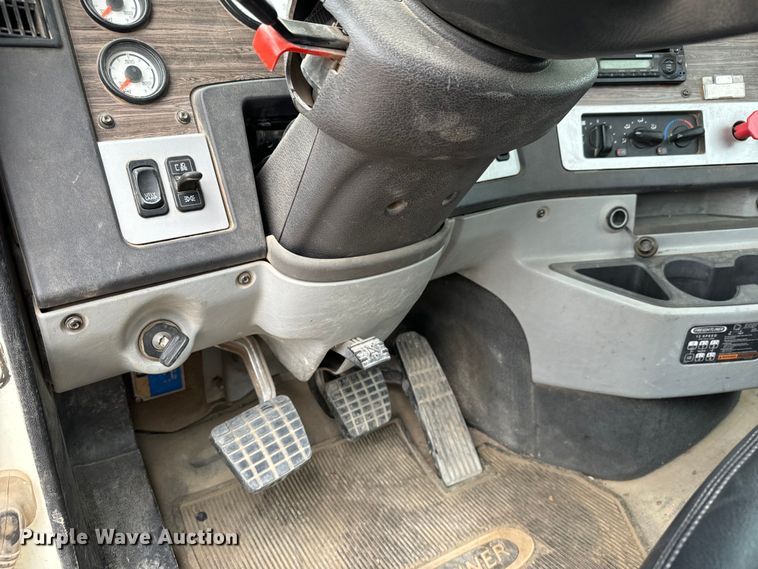 image for item LF9995 2013 Freightliner Coronado 122 semi truck