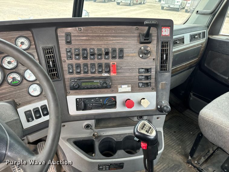 image for item LF9995 2013 Freightliner Coronado 122 semi truck