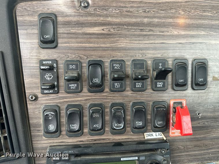 image for item LF9995 2013 Freightliner Coronado 122 semi truck