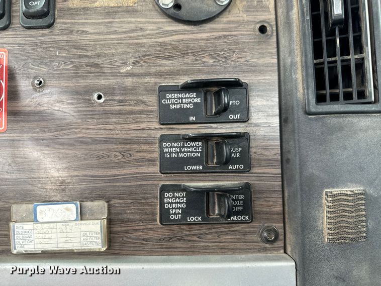 image for item LF9995 2013 Freightliner Coronado 122 semi truck