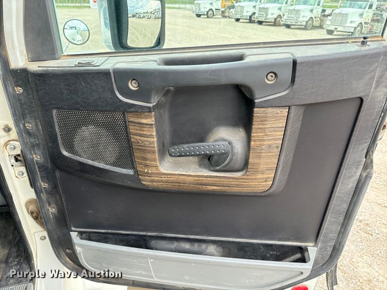 image for item LF9995 2013 Freightliner Coronado 122 semi truck