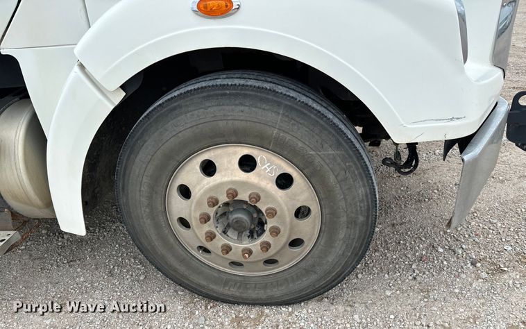 image for item LF9995 2013 Freightliner Coronado 122 semi truck