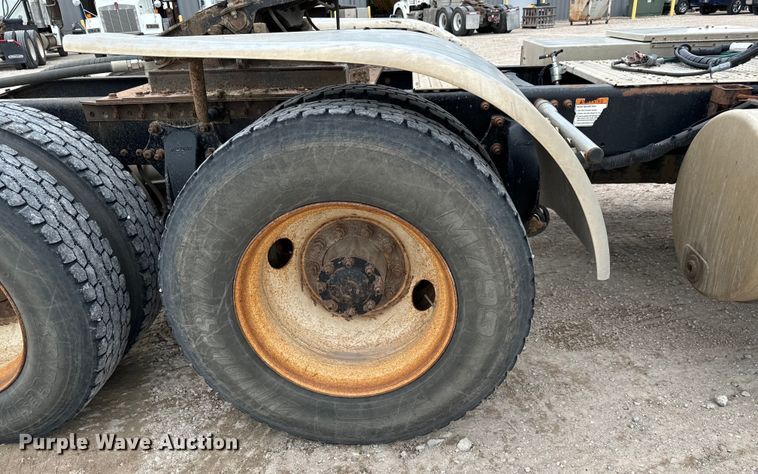 image for item LF9995 2013 Freightliner Coronado 122 semi truck