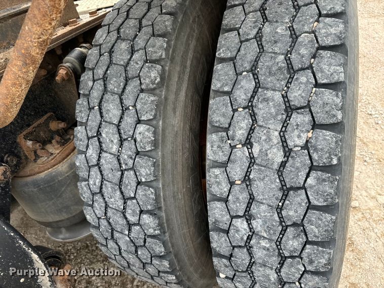 image for item LF9995 2013 Freightliner Coronado 122 semi truck