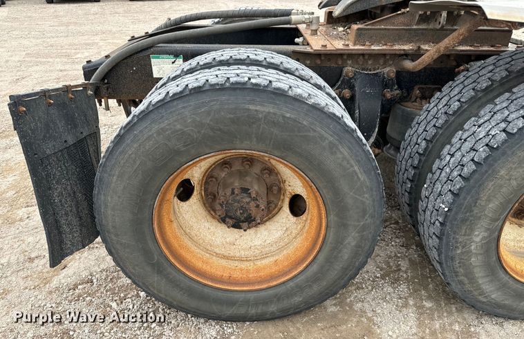 image for item LF9995 2013 Freightliner Coronado 122 semi truck