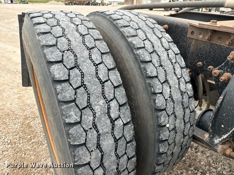 image for item LF9995 2013 Freightliner Coronado 122 semi truck