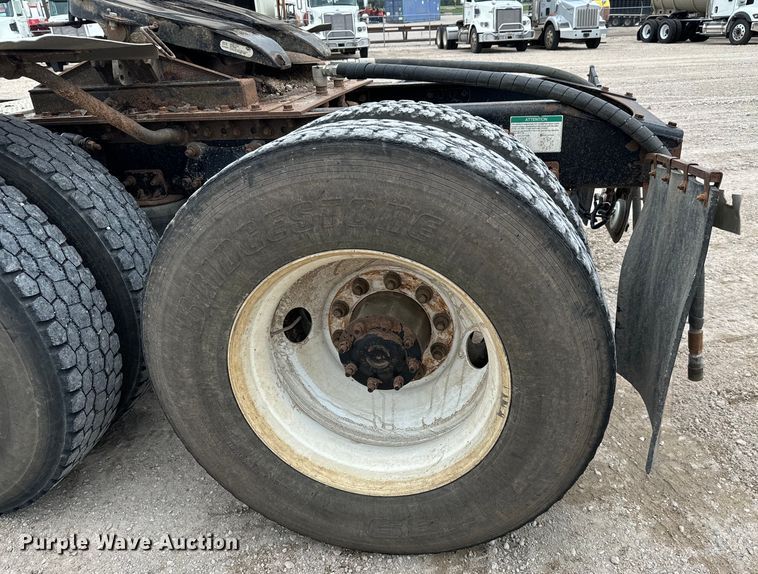 image for item LF9995 2013 Freightliner Coronado 122 semi truck