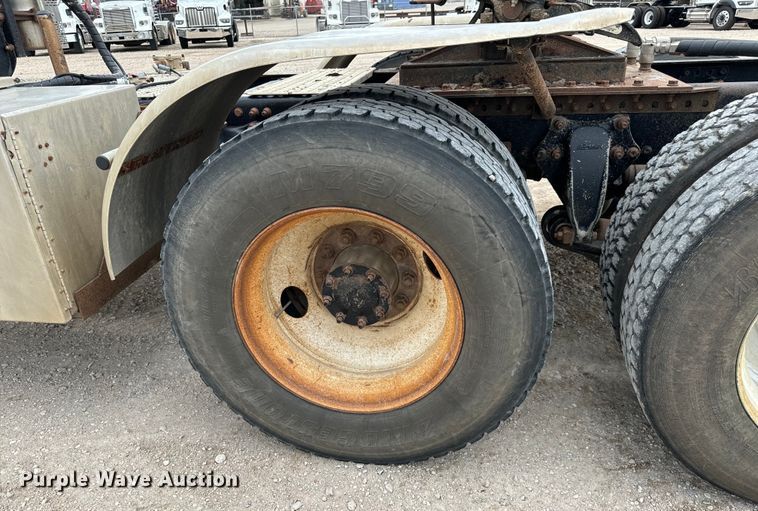 image for item LF9995 2013 Freightliner Coronado 122 semi truck