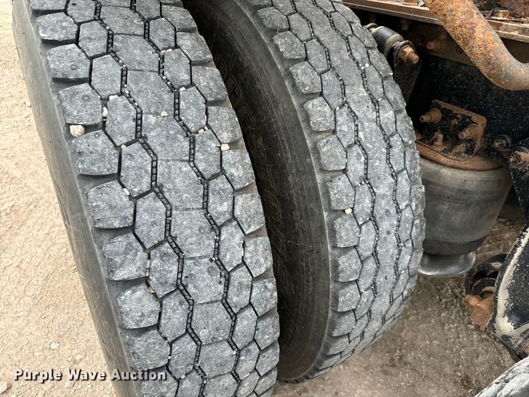 image for item LF9995 2013 Freightliner Coronado 122 semi truck