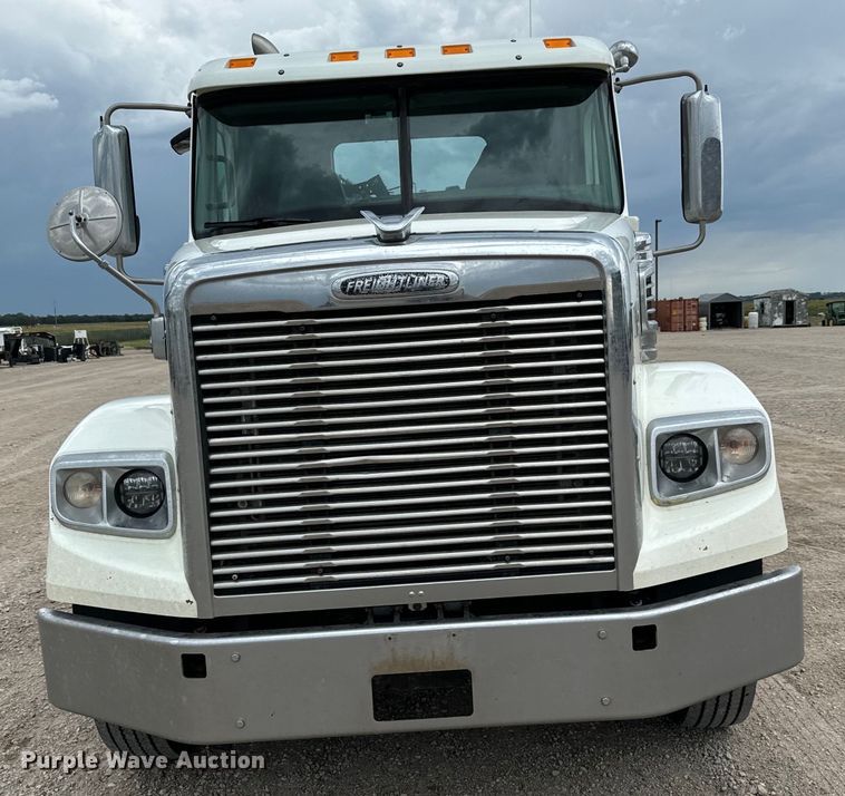 image for item LF9996 2015 Freightliner Coronado 122 semi truck
