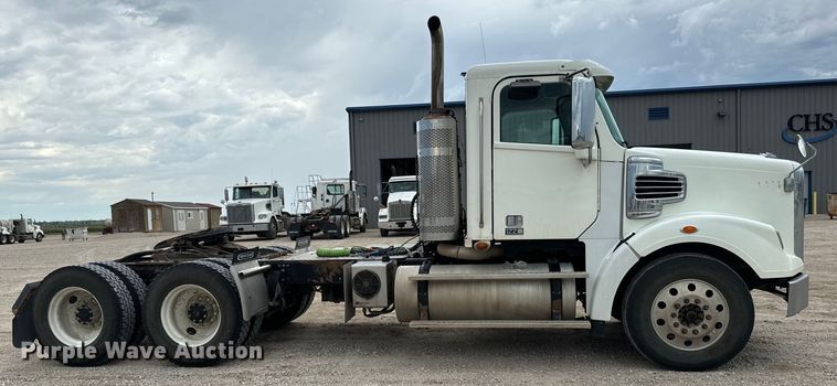 image for item LF9996 2015 Freightliner Coronado 122 semi truck