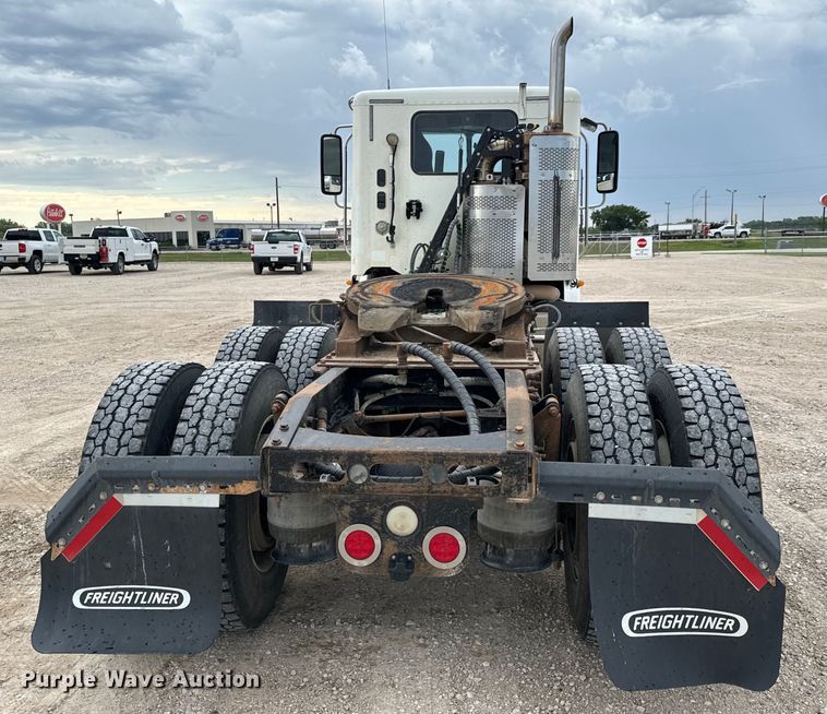image for item LF9996 2015 Freightliner Coronado 122 semi truck