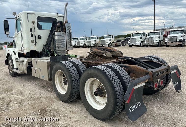 image for item LF9996 2015 Freightliner Coronado 122 semi truck