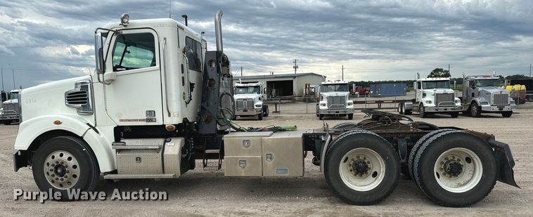 image for item LF9996 2015 Freightliner Coronado 122 semi truck