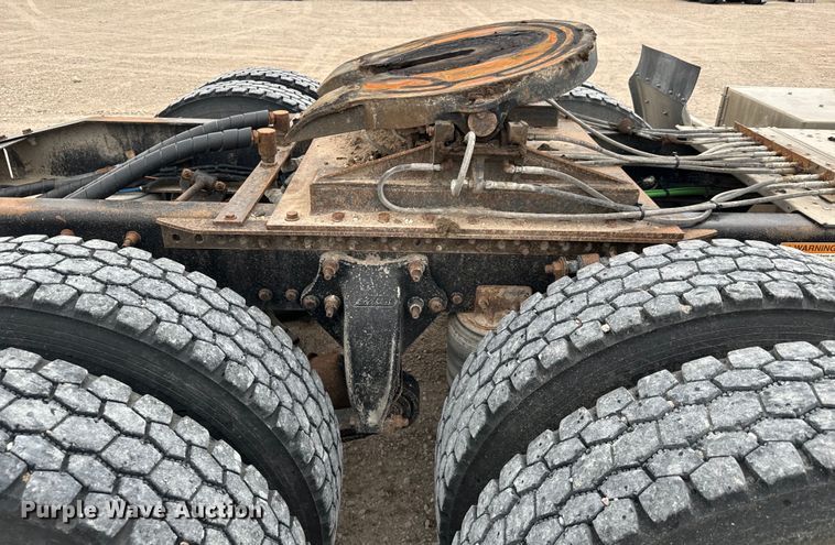 image for item LF9996 2015 Freightliner Coronado 122 semi truck