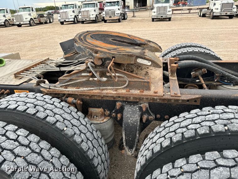 image for item LF9996 2015 Freightliner Coronado 122 semi truck