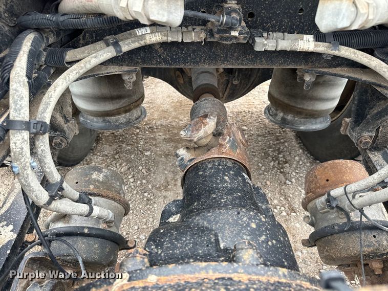 image for item LF9996 2015 Freightliner Coronado 122 semi truck