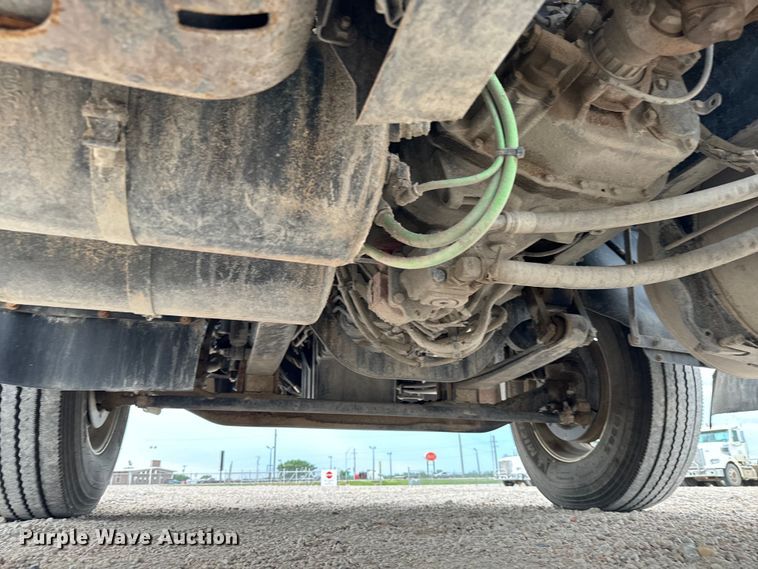 image for item LF9996 2015 Freightliner Coronado 122 semi truck