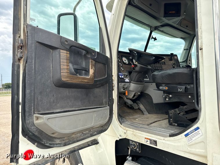 image for item LF9996 2015 Freightliner Coronado 122 semi truck