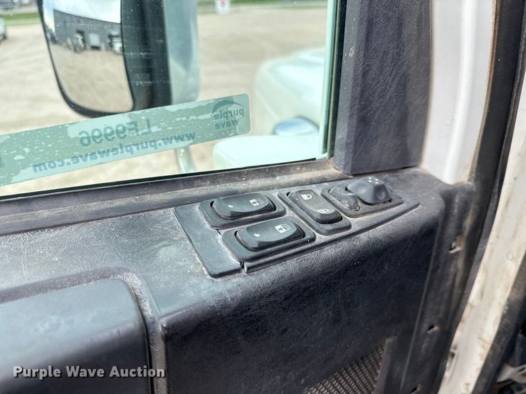 image for item LF9996 2015 Freightliner Coronado 122 semi truck