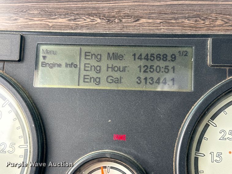 image for item LF9996 2015 Freightliner Coronado 122 semi truck