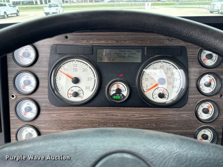 image for item LF9996 2015 Freightliner Coronado 122 semi truck