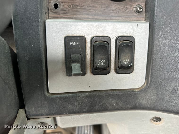 image for item LF9996 2015 Freightliner Coronado 122 semi truck