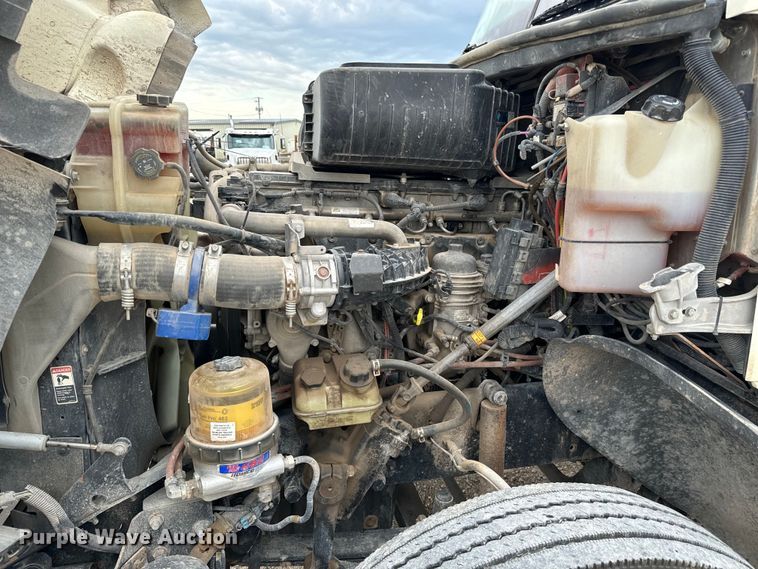 image for item LF9996 2015 Freightliner Coronado 122 semi truck