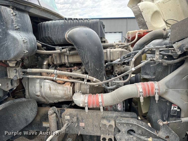 image for item LF9996 2015 Freightliner Coronado 122 semi truck