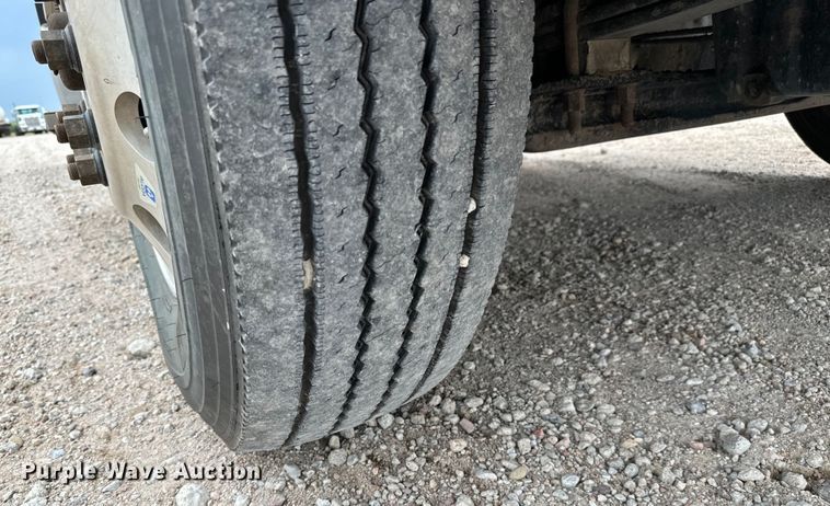 image for item LF9996 2015 Freightliner Coronado 122 semi truck