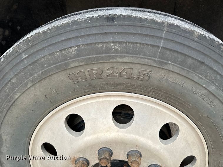 image for item LF9996 2015 Freightliner Coronado 122 semi truck