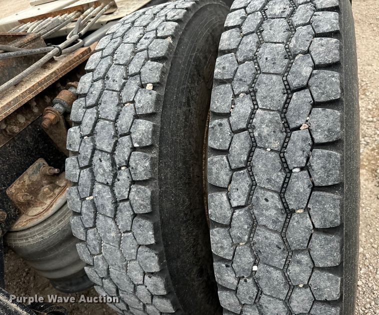 image for item LF9996 2015 Freightliner Coronado 122 semi truck