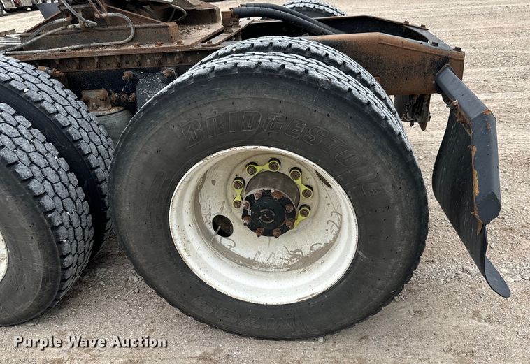 image for item LF9996 2015 Freightliner Coronado 122 semi truck