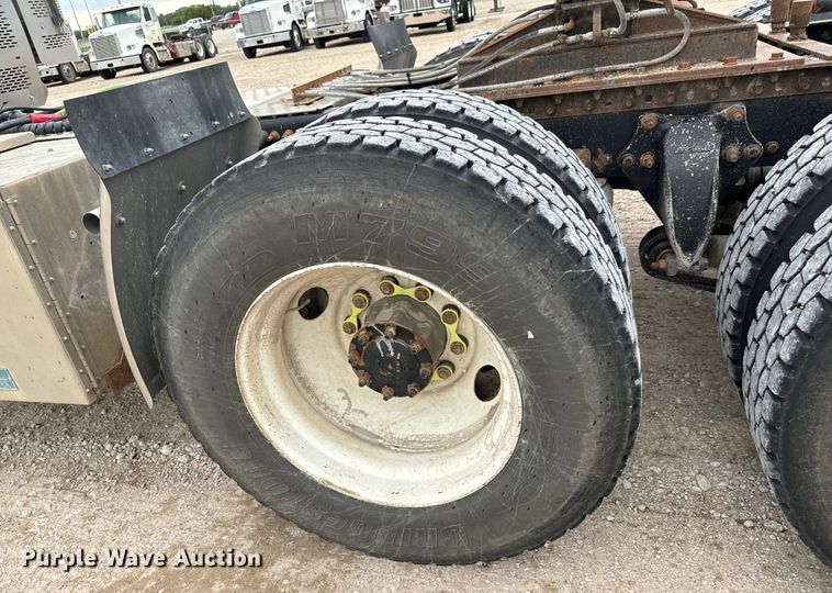 image for item LF9996 2015 Freightliner Coronado 122 semi truck