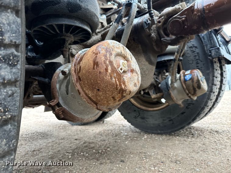 image for item LF9997 2010 Kenworth  T800 semi truck