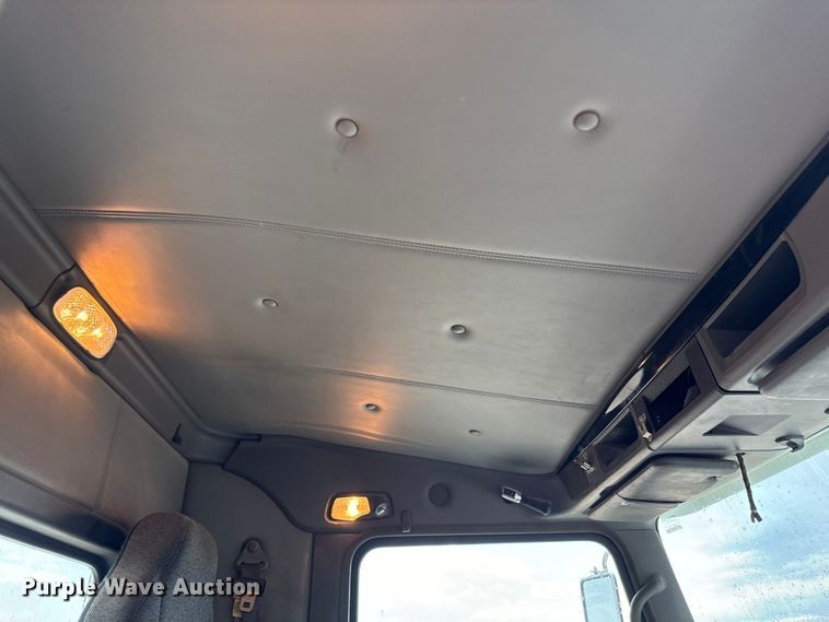 image for item LF9997 2010 Kenworth  T800 semi truck