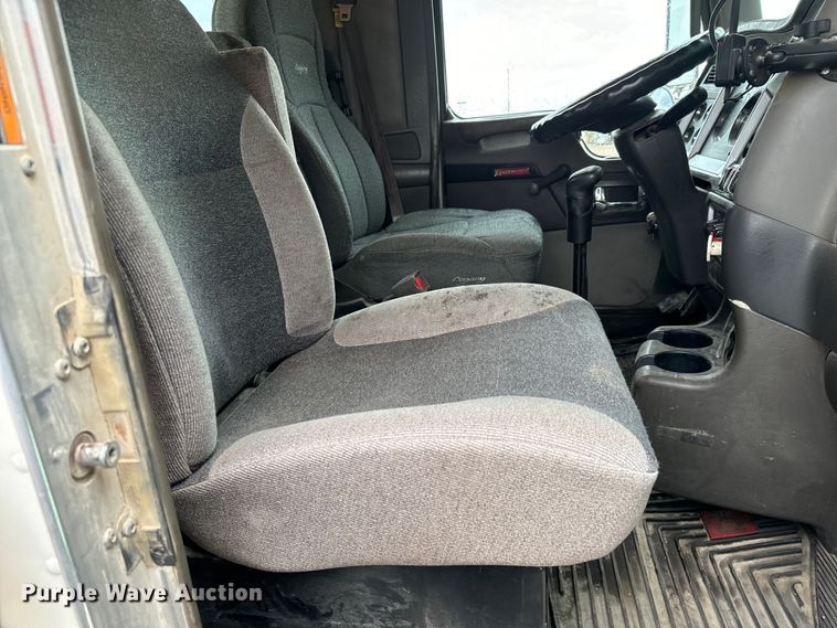 image for item LF9997 2010 Kenworth  T800 semi truck