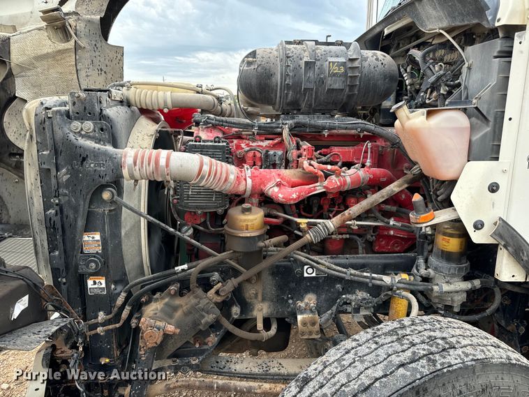 image for item LF9997 2010 Kenworth  T800 semi truck