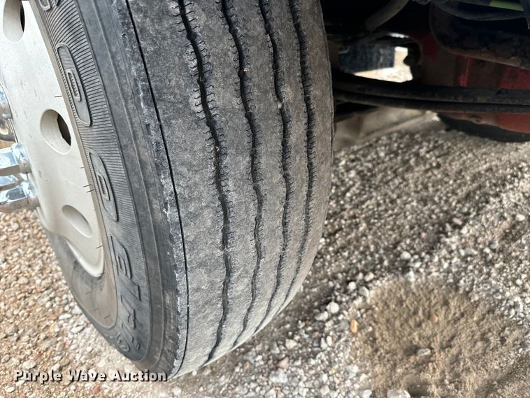 image for item LF9997 2010 Kenworth  T800 semi truck