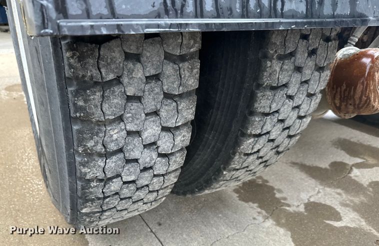 image for item LF9997 2010 Kenworth  T800 semi truck